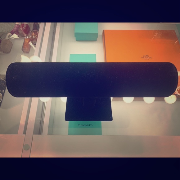 Suede Bracelet Holder - Picture 1 of 1